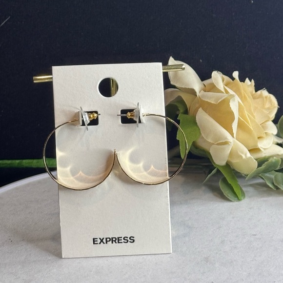 EXPRESS Gold Tone Textured Open Hoop Earnings - Picture 2 of 6
